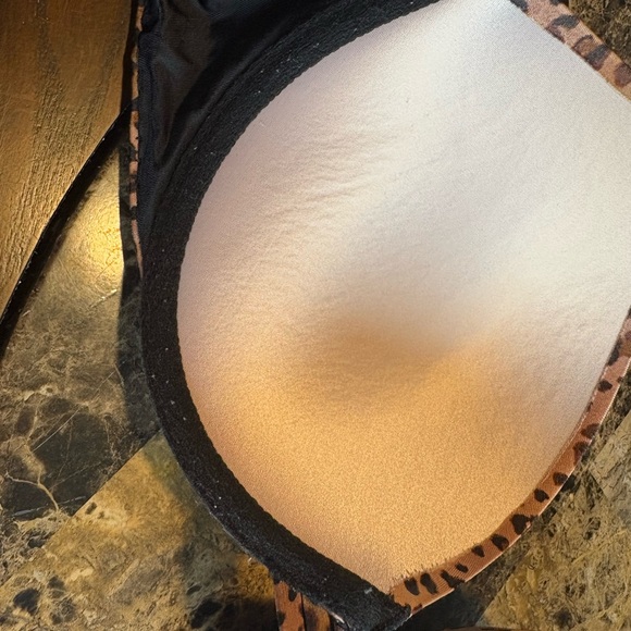 Victoria's Secret Leopard Print Bra with Black Straps GUC - Picture 4 of 16